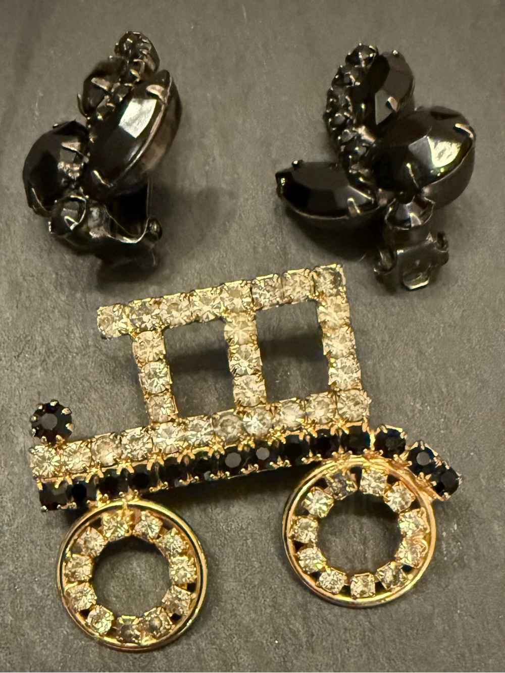 Gold and Black Crystal Train Brooch & Coordinating Earrings - Vintage